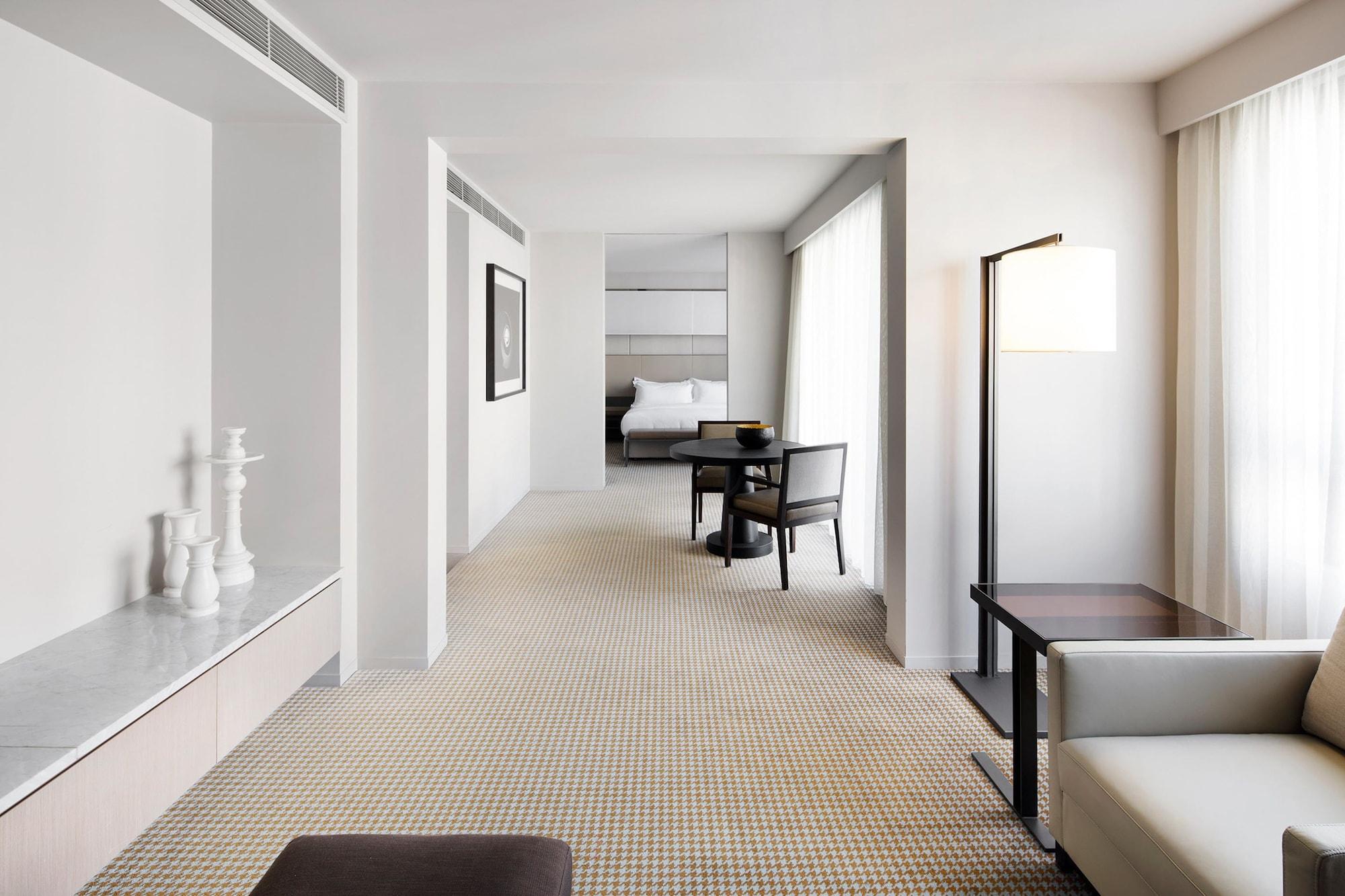 Hotel Realm Canberra Ngoại thất bức ảnh A suite at The Standard East Village