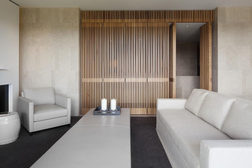 Hotel Realm Canberra Ngoại thất bức ảnh Interior of a suite at the Mandarin Oriental, Munich