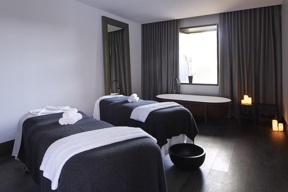 Hotel Realm Canberra Ngoại thất bức ảnh The spa at The Standard East Village