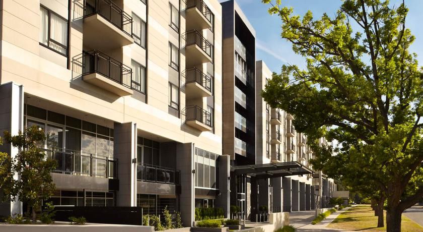 Hotel Realm Canberra Ngoại thất bức ảnh Residential complex in the city