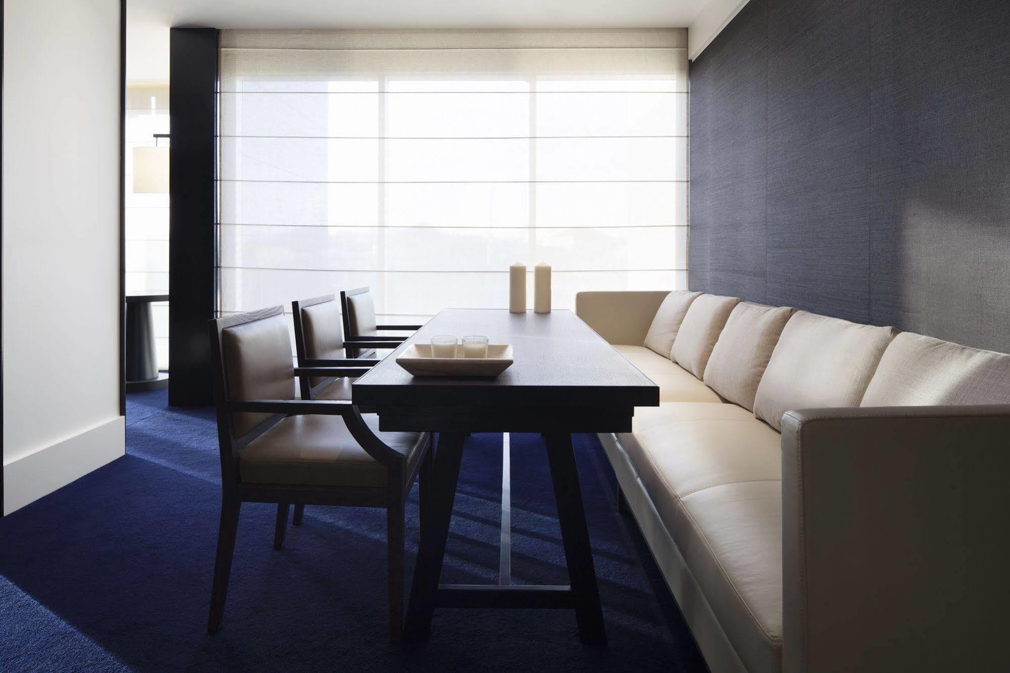 Hotel Realm Canberra Ngoại thất bức ảnh A meeting room at the London InterContinental