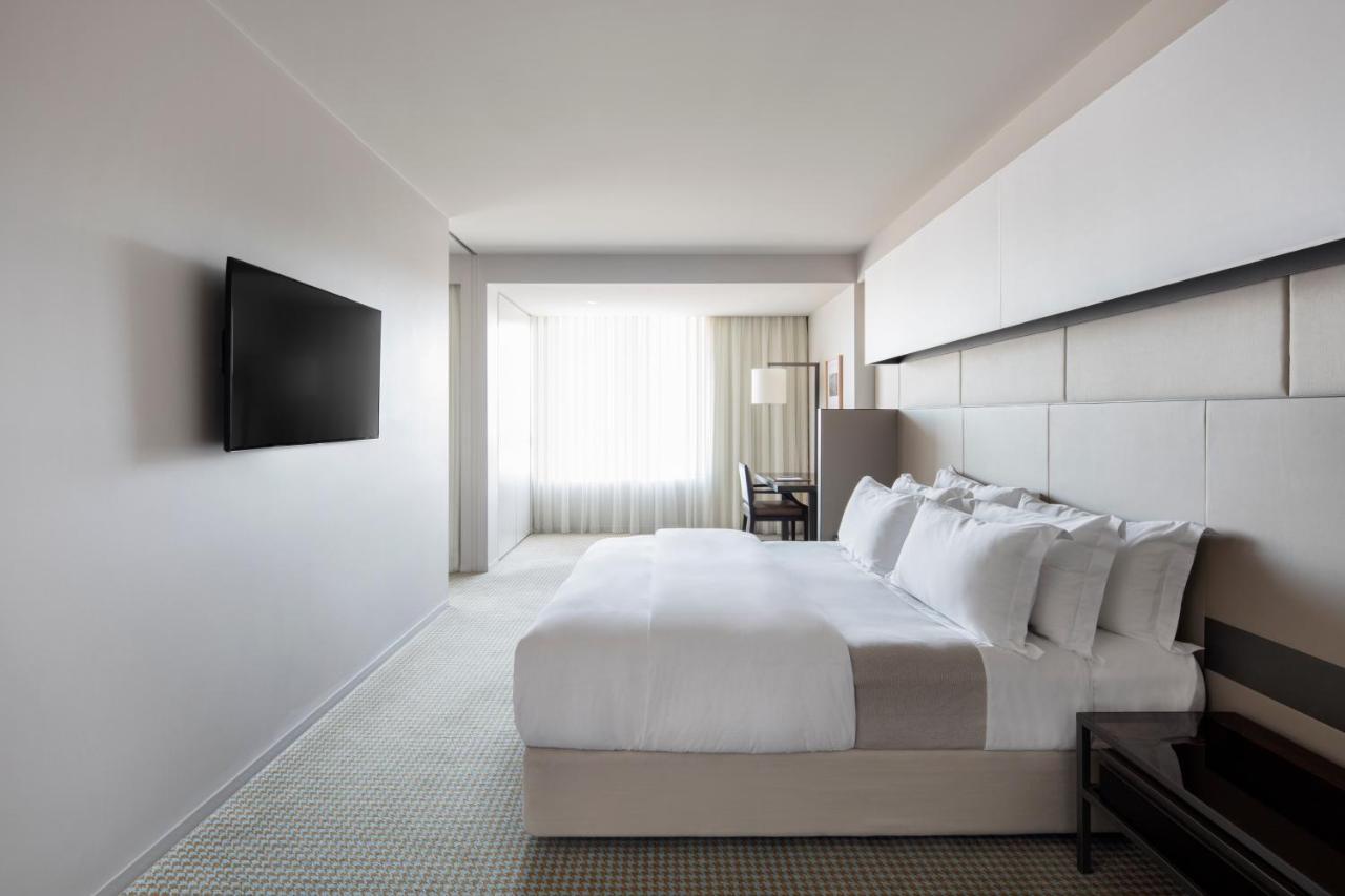 Hotel Realm Canberra Ngoại thất bức ảnh A room at the hotel