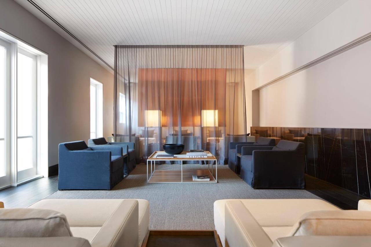 Hotel Realm Canberra Ngoại thất bức ảnh The lounge at the airport