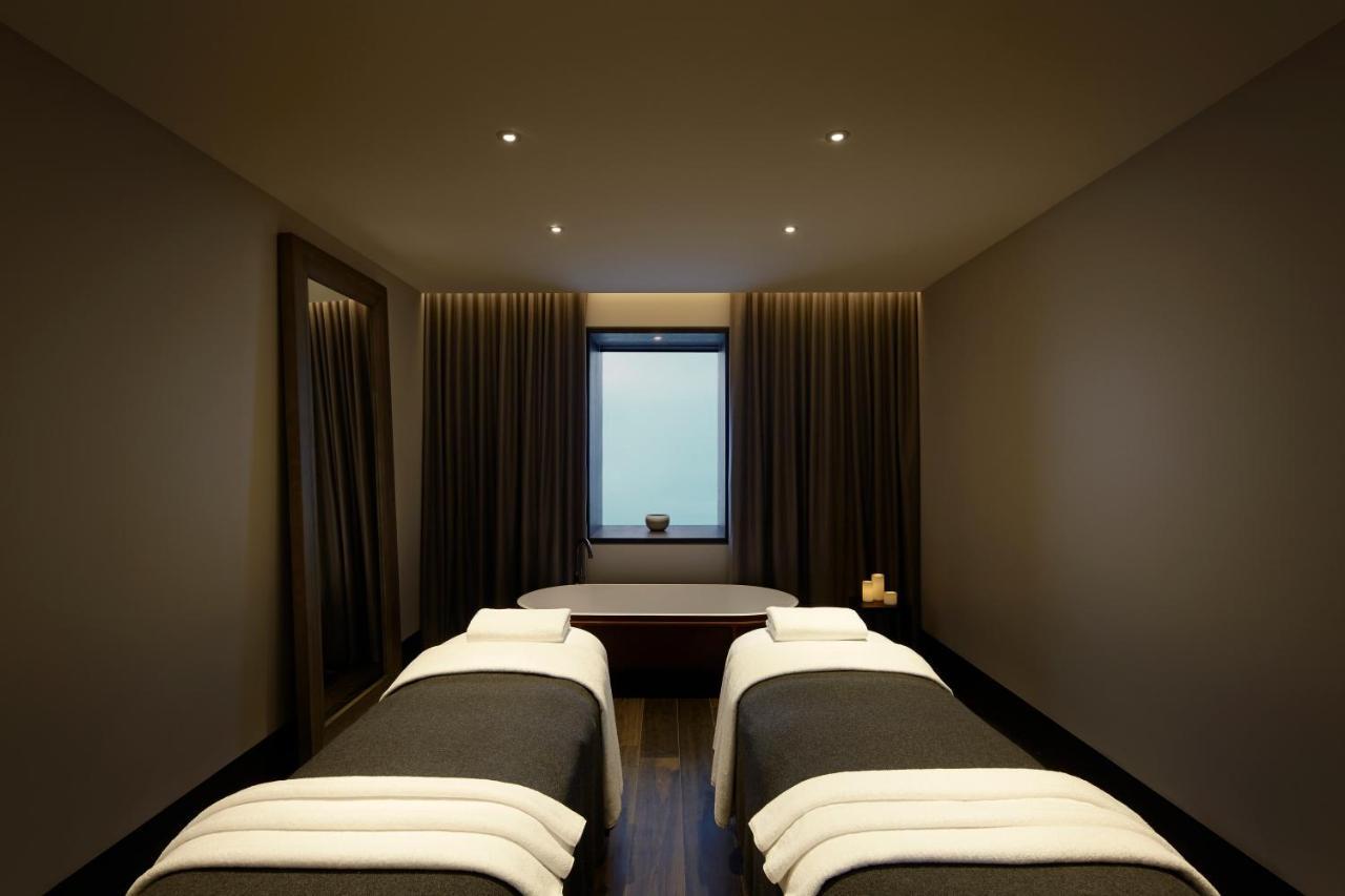 Hotel Realm Canberra Ngoại thất bức ảnh A treatment room at the spa